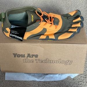 V-Alpha Vibram Fivefinger’s (brand new)